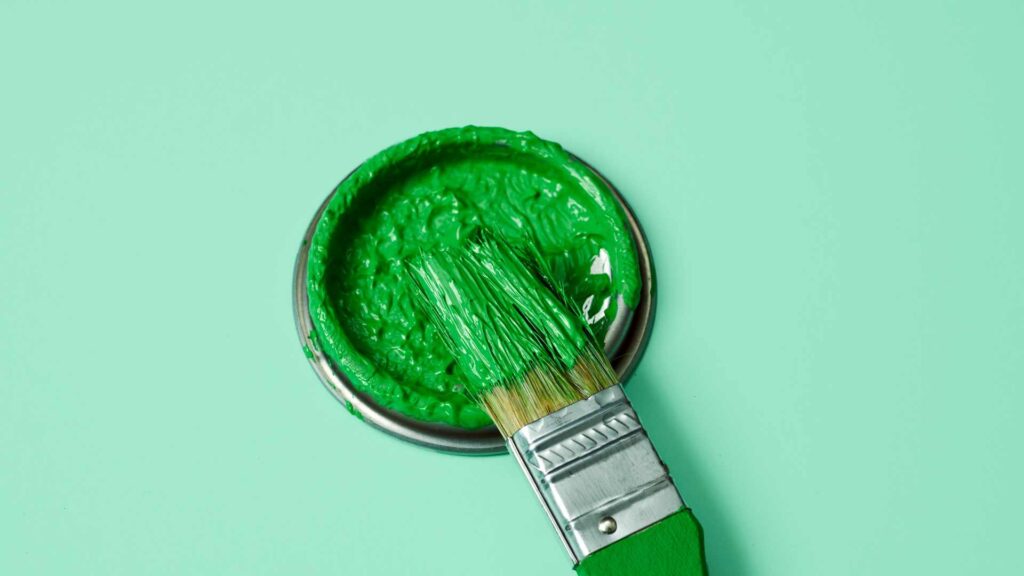 Pot de peinture vert