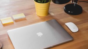 MacBook Air Apple